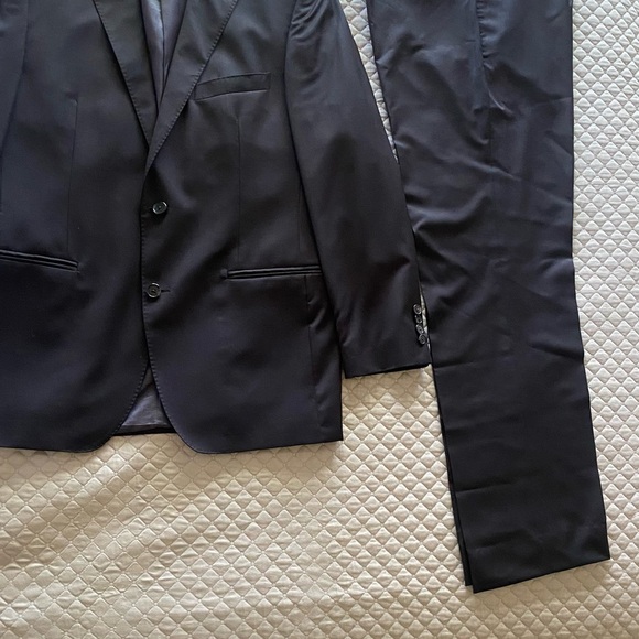 Ermenegildo Zegna Elegant Black Suit Jacket & slacks